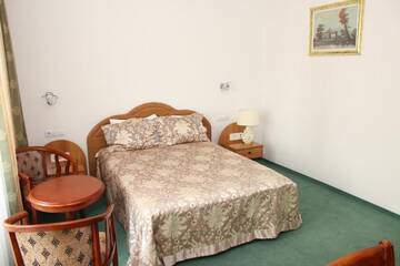 Улучшенный одноместный номер в Отеле Hotel Chayka